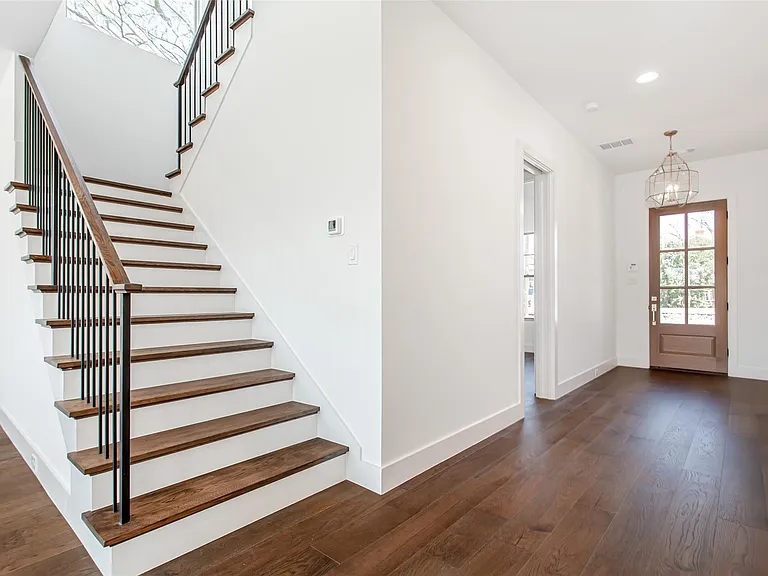 1107 Mount Auburn Ave — Photo 3