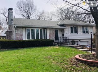 7901 Outlook Ln, Prairie Village, KS 66208