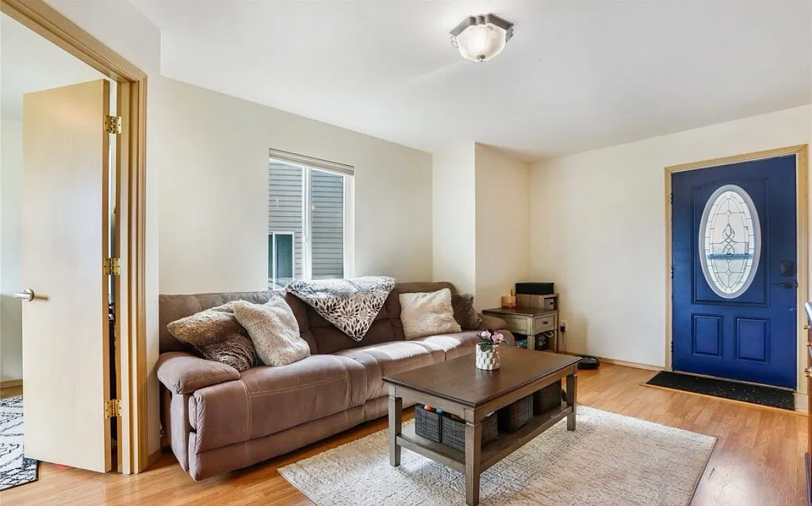 3 bed, 1.5 bath, 960 sqft, $2,700 — Photo 4