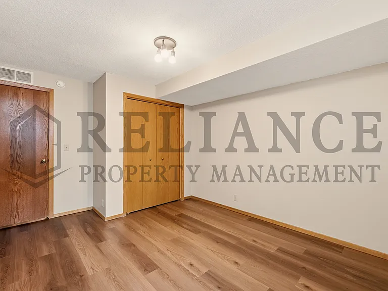516 N Lakeside Dr — Photo 41
