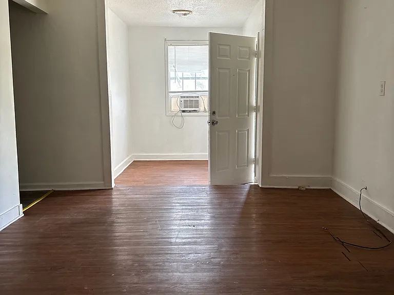 1105 N McLemore Ave #A — Photo 15