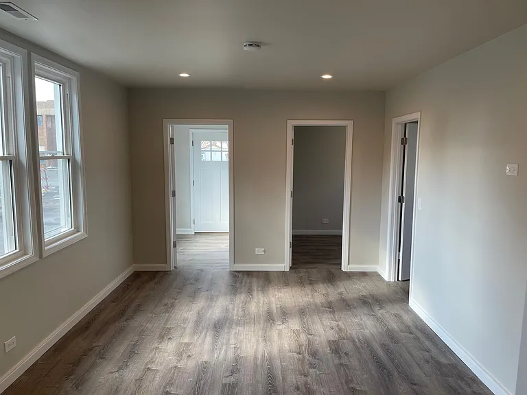 313 N Wolf Rd — Photo 37