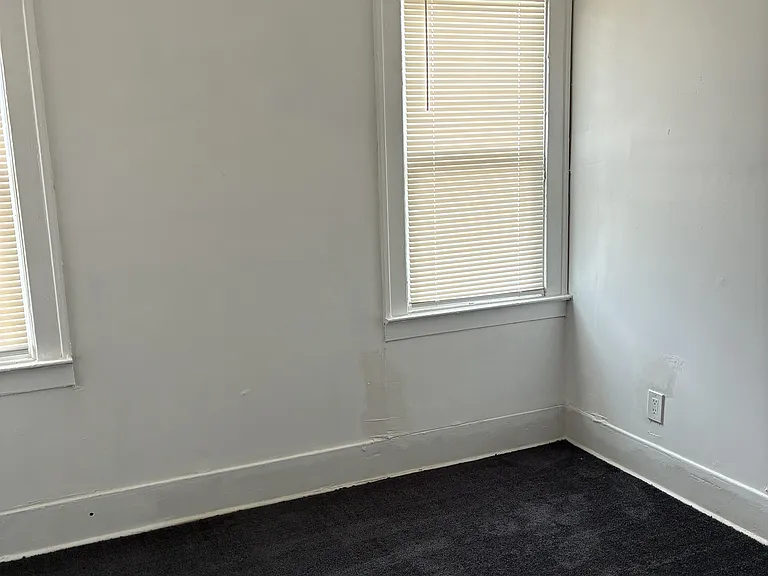 5573 Montclair St — Photo 7