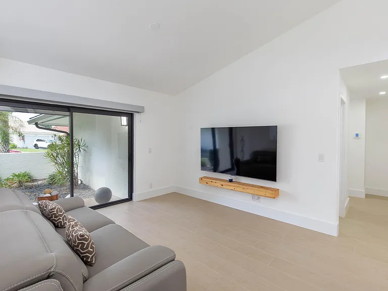 2281 Seaford Dr — Photo 11