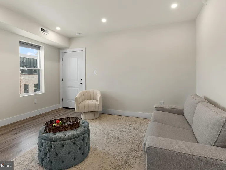 537 N 35th St #3 — Photo 4