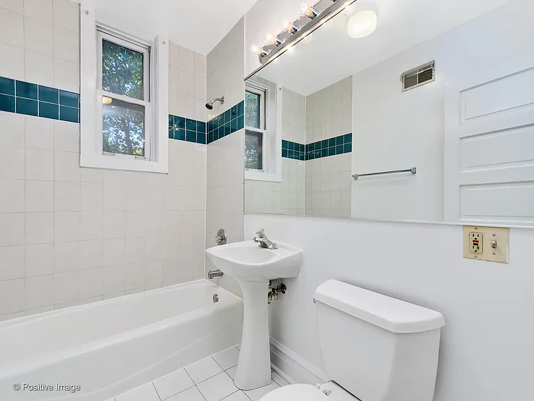 2023 W Roscoe St #3R — Photo 4