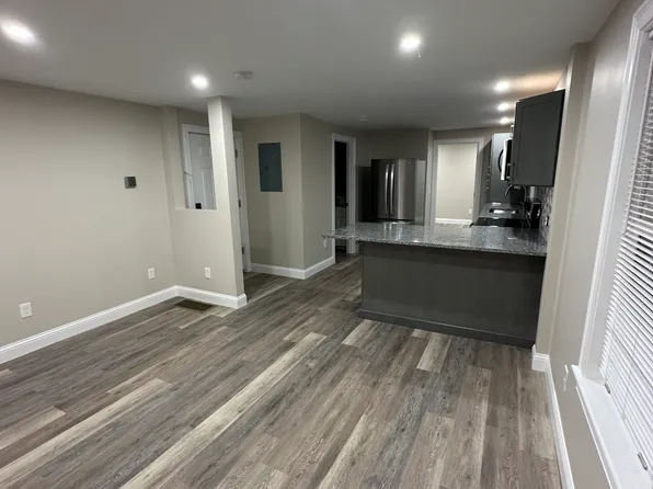 43 Park St APT 1, Taunton, MA 02780