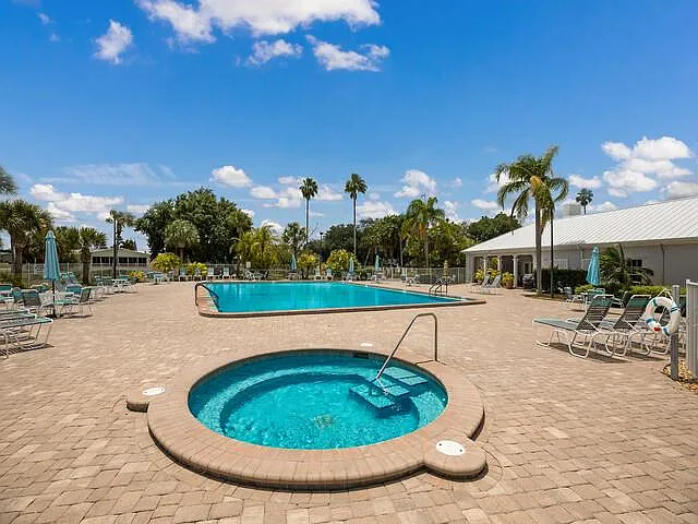 250 Bimini Cay Cir #250 — Photo 17