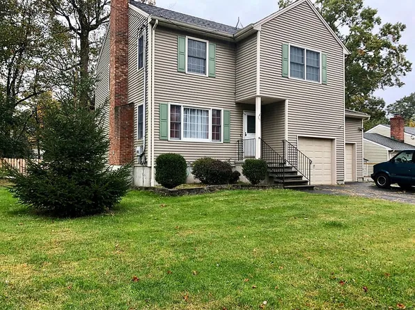 340 Macon Dr, Bridgeport, CT 06606