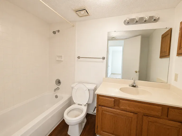 9930 Buckingham Rd #104 — Photo 5