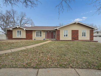 2250 Seven Pines Dr, Saint Louis, MO, 63146