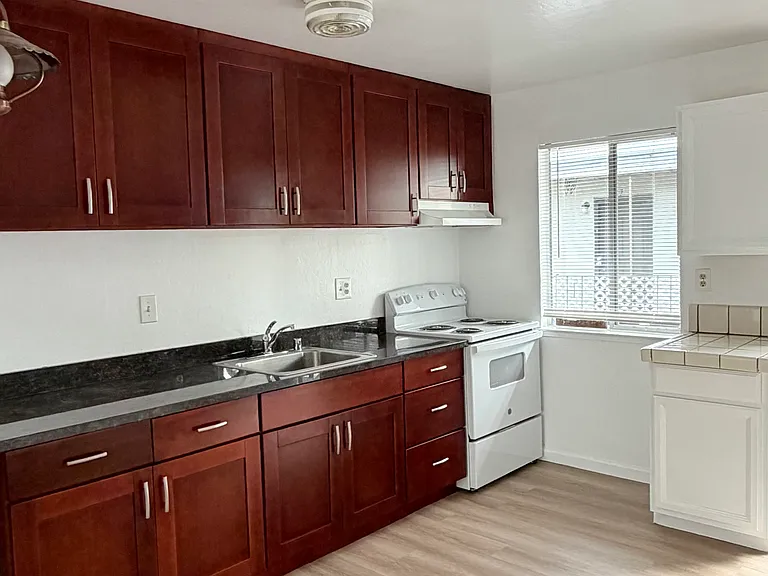 1143 Roewill Dr #6 — Photo 2