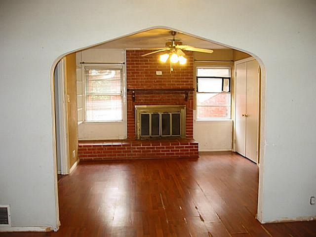 1st image of 2020 E Park Row Dr