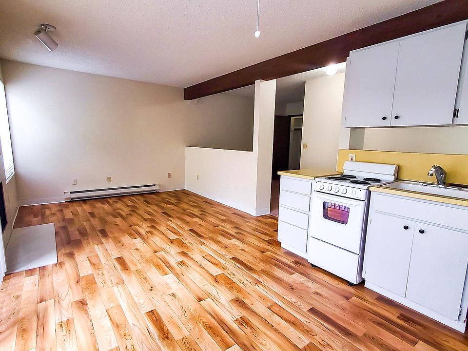 1st image of 1051 108th Ave NE APT 1