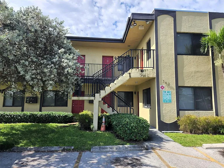 360 NW 8th St #8 — Photo 14