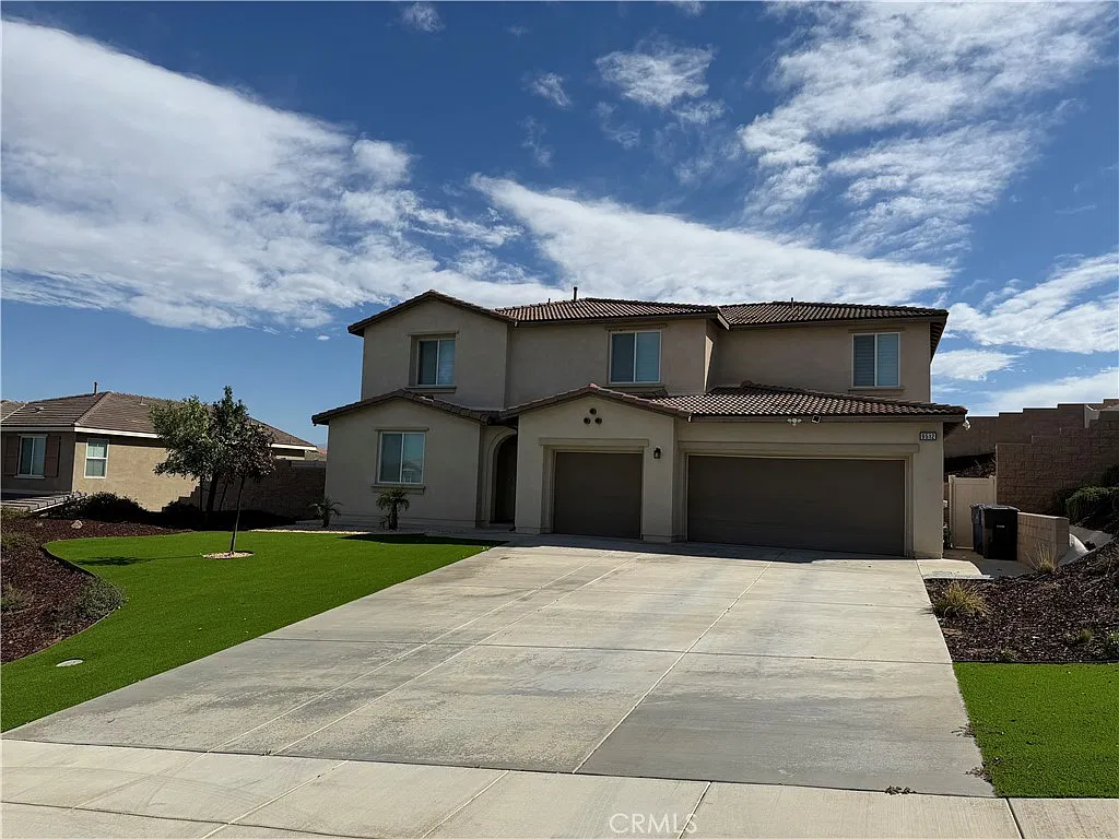 5 bed, 3.5 bath, 3426 sqft, $4,200 — Photo 2