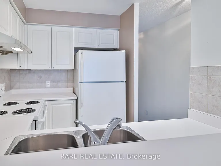 11 Lee Centre Dr #1016 — Photo 13