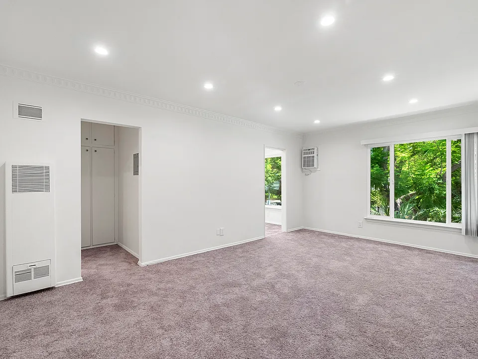 1227 N Harper Ave #8