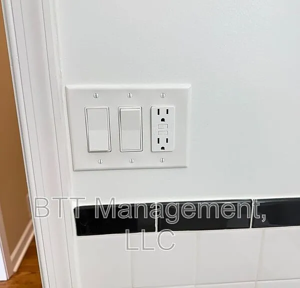 8804 Bradford Rd #1 — Photo 46