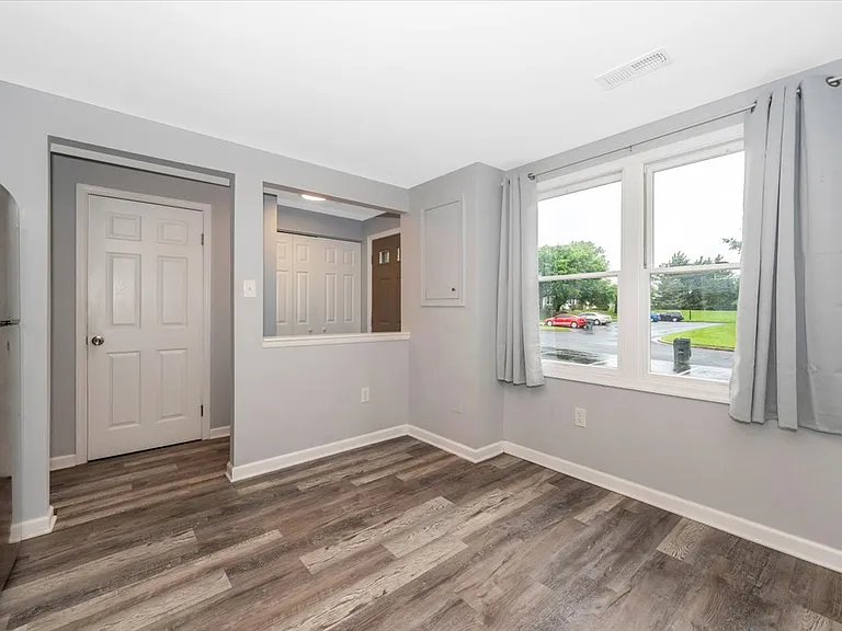 214 Ashfield Ct — Photo 15