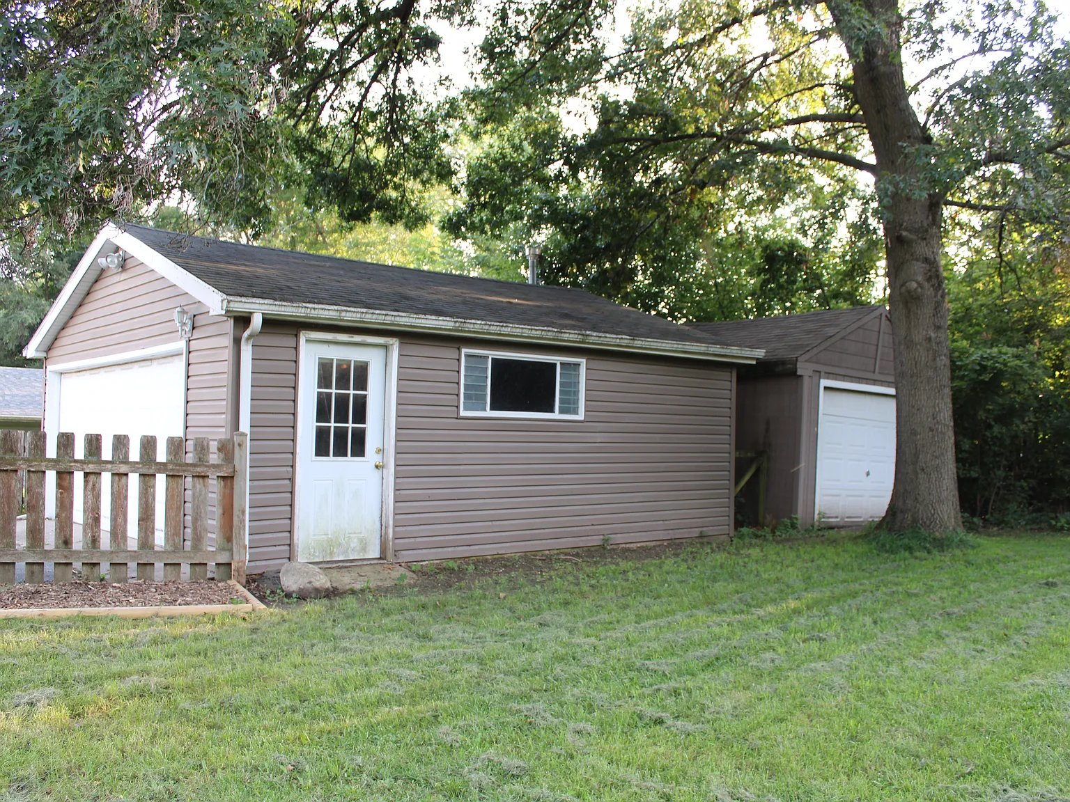 3 bed, 1200 sqft, $2,500 — Photo 4