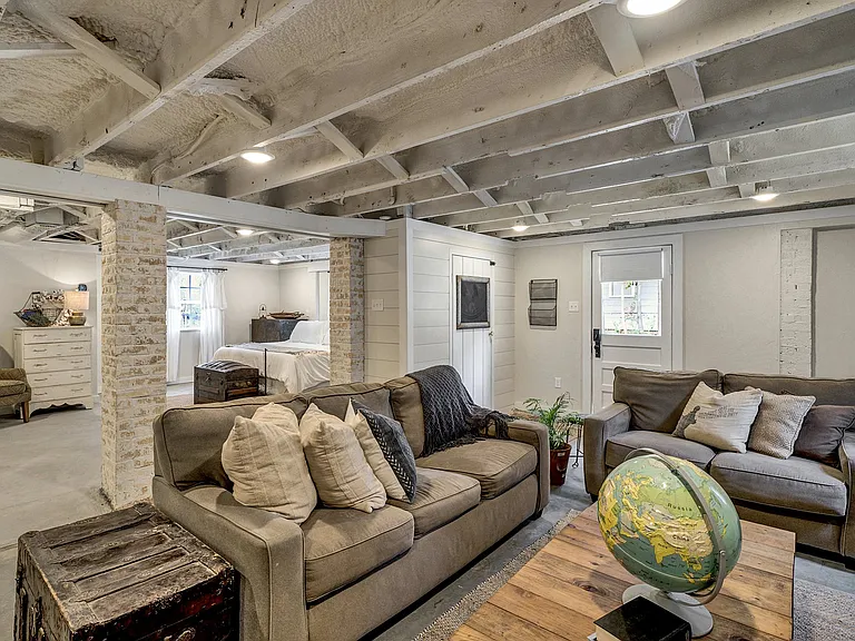 403 W Shaw St #B — Photo 6