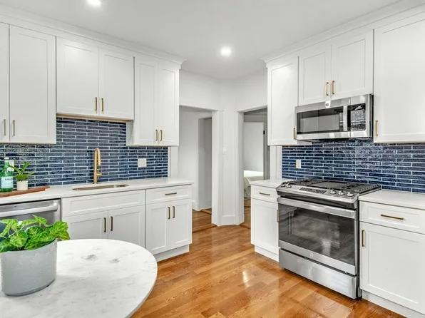 35 Sheffield Rd Floor 1, Roslindale, MA 02131