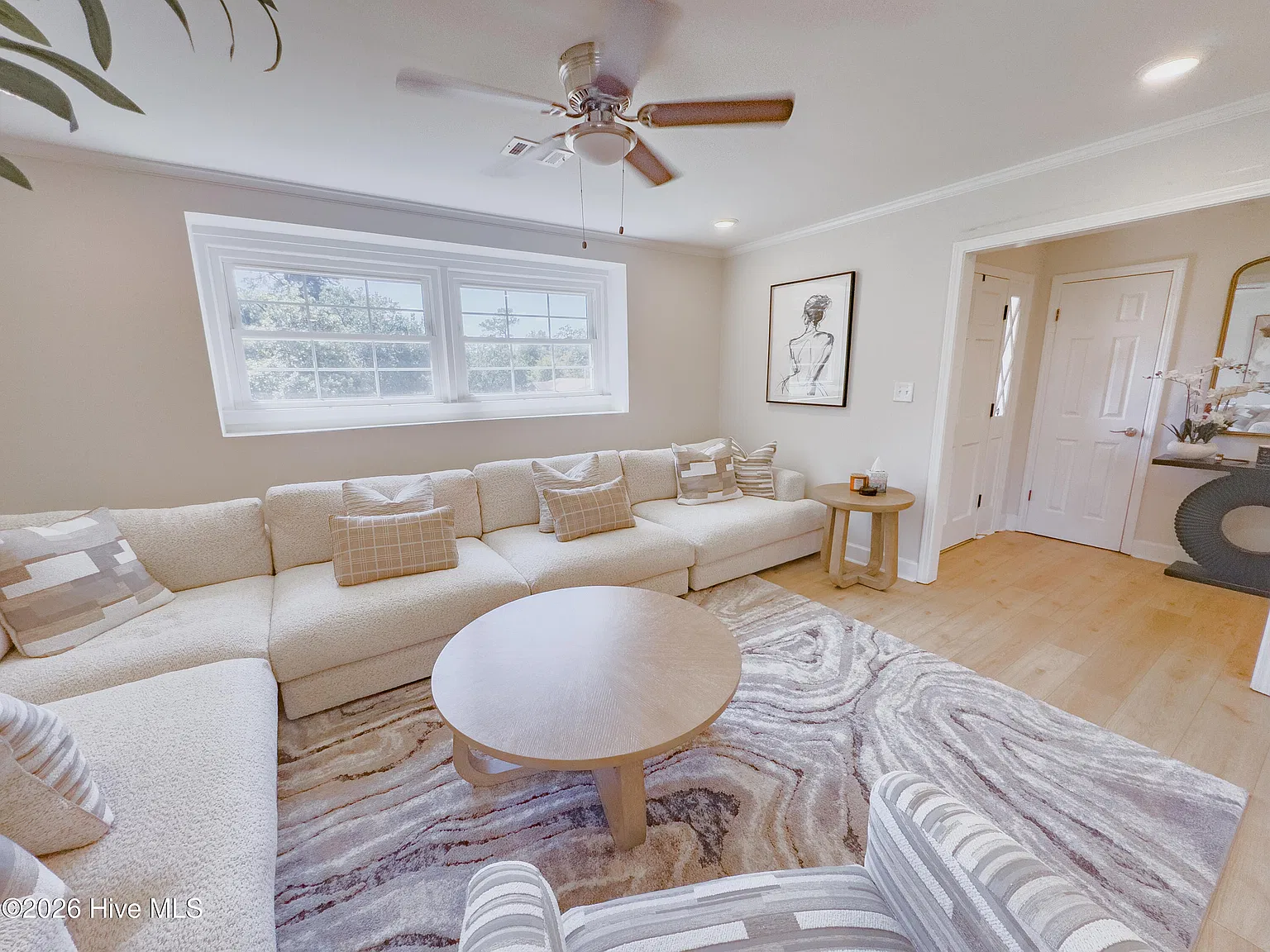 3 bed, 2.5 bath, 1994 sqft, $2,100 — Photo 3