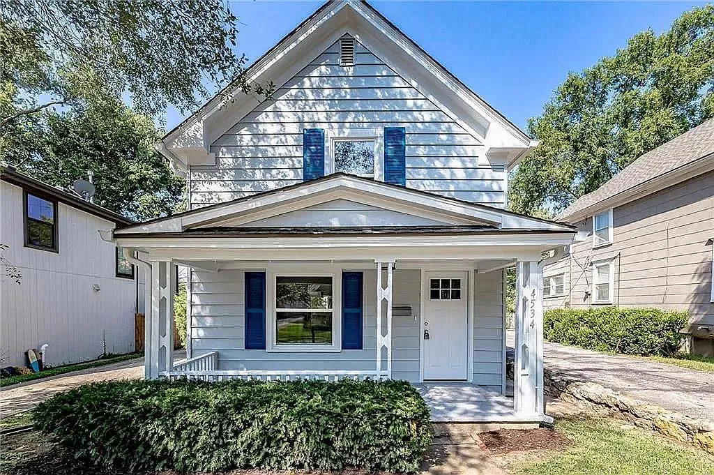 4534 Bell St — Photo 1