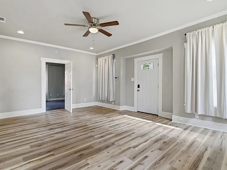 1629 W Woodlawn Ave — Photo 4
