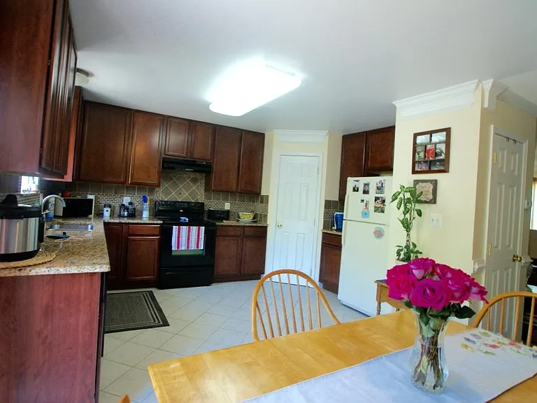 104 Eastside Ln — Photo 6