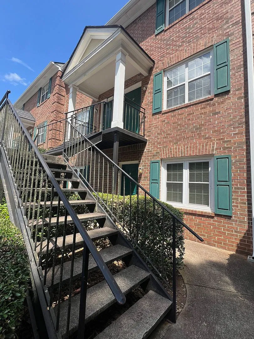 2 bed 2.5 bath townhouse — Photo 2