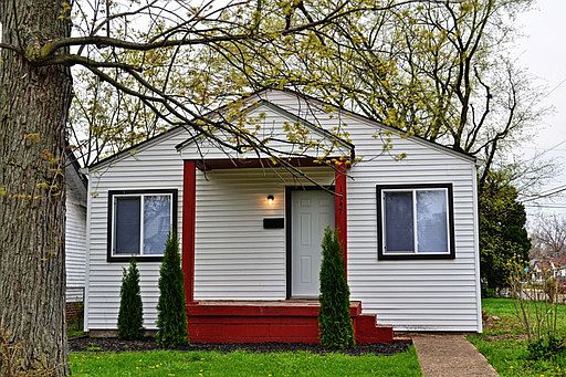 1st image of 1347 W 32nd St