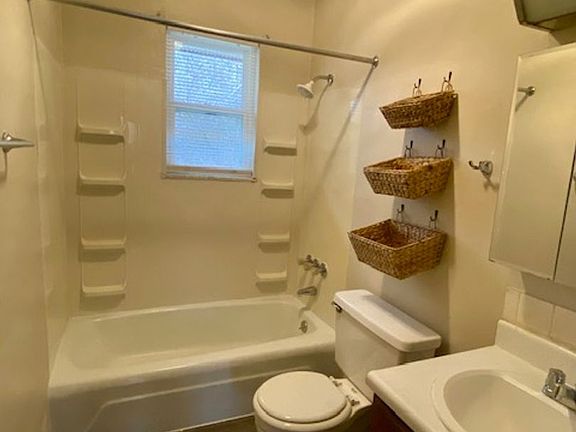 5th image of 1417 Saint Clair Ave APT 1