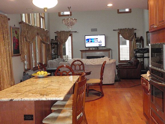 3rd image of 47 Linden Ln