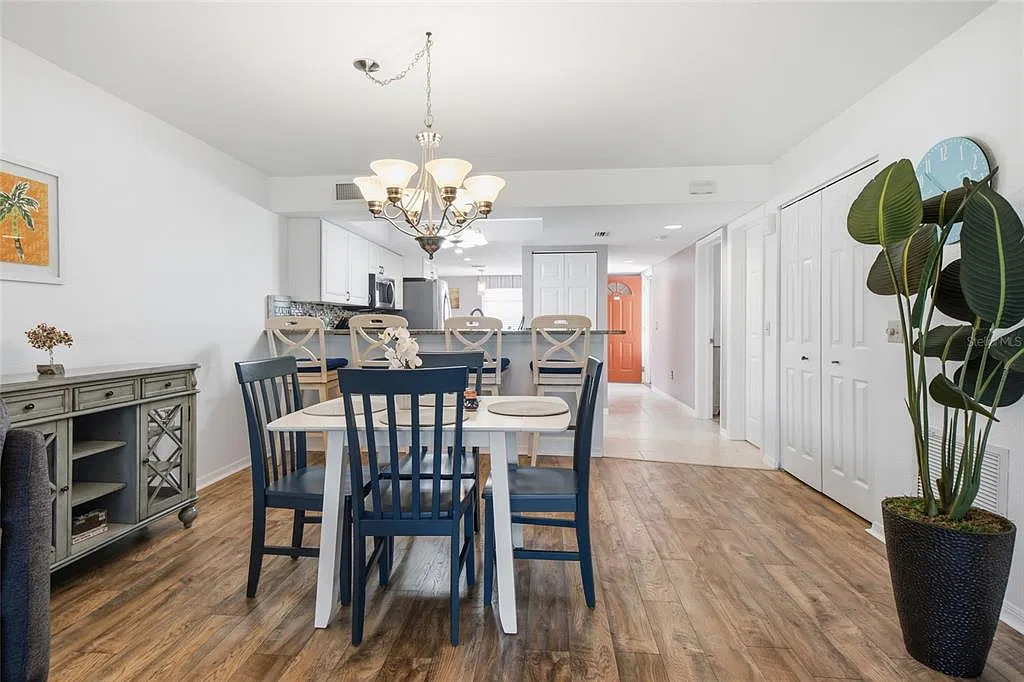 2 bed, 2.0 bath, 1230 sqft, $3,000 — Photo 3
