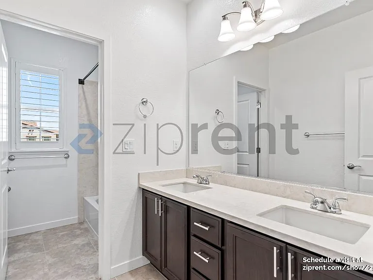 350 E Huntley Ave — Photo 33