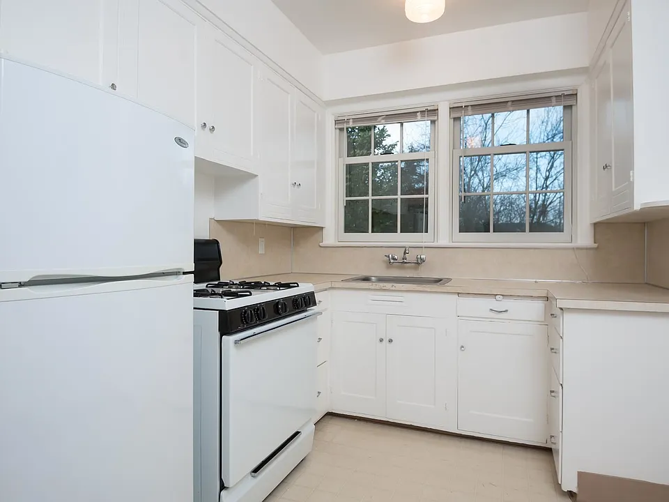 5540 NE Sandycrest Ter #3