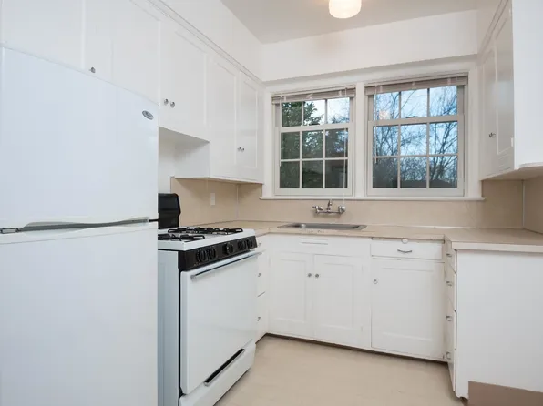 5540 NE Sandycrest Ter APT 3, Portland, OR 97213