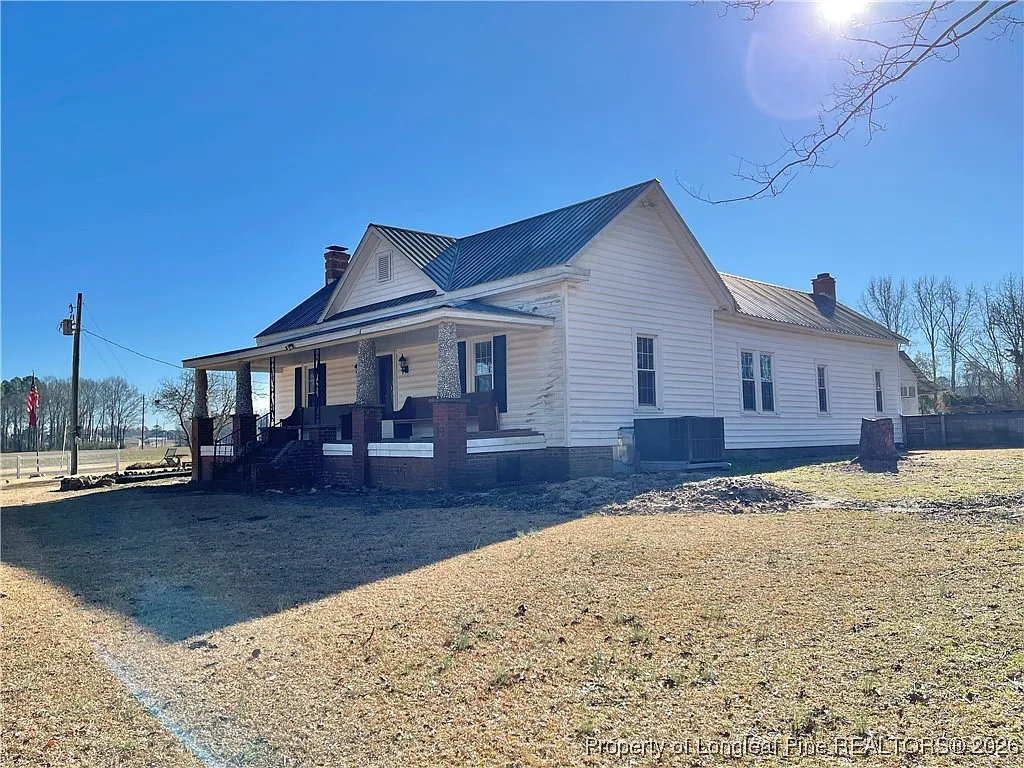 4 bed, 2.0 bath, 2143 sqft, $2,900 — Photo 3