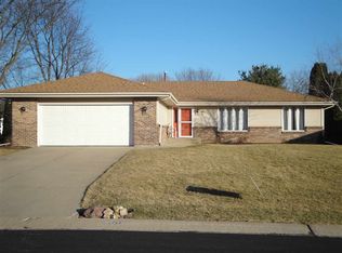 4692 Bedfordshire Dr, Loves Park, IL 61111