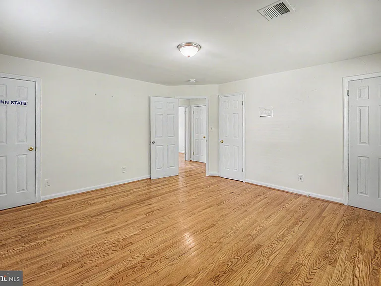 10708 Norman Ave — Photo 4
