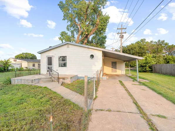 240 N West Pl, Salina, KS 67401