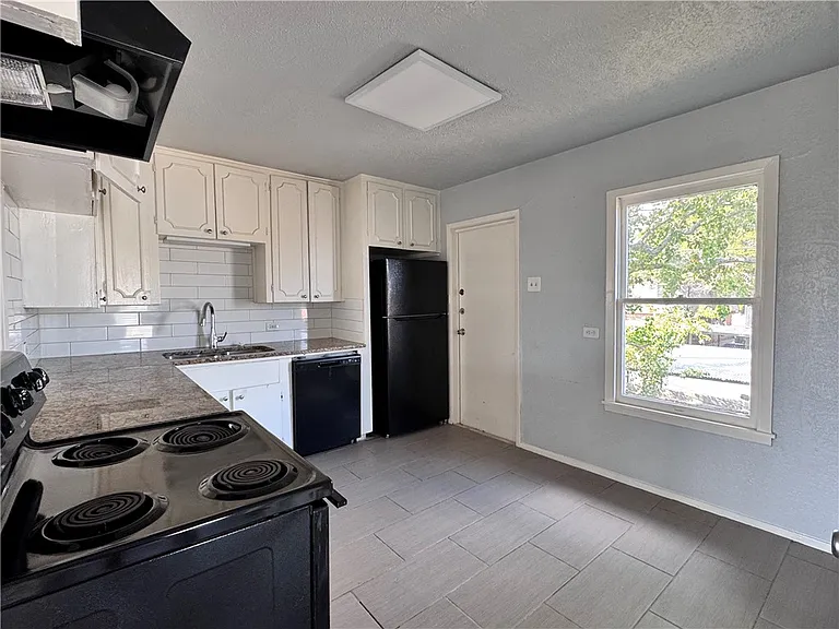 3120 Santa Fe St #12 — Photo 3