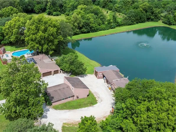 17208 Eisenhower Rd, Leavenworth, KS 66048