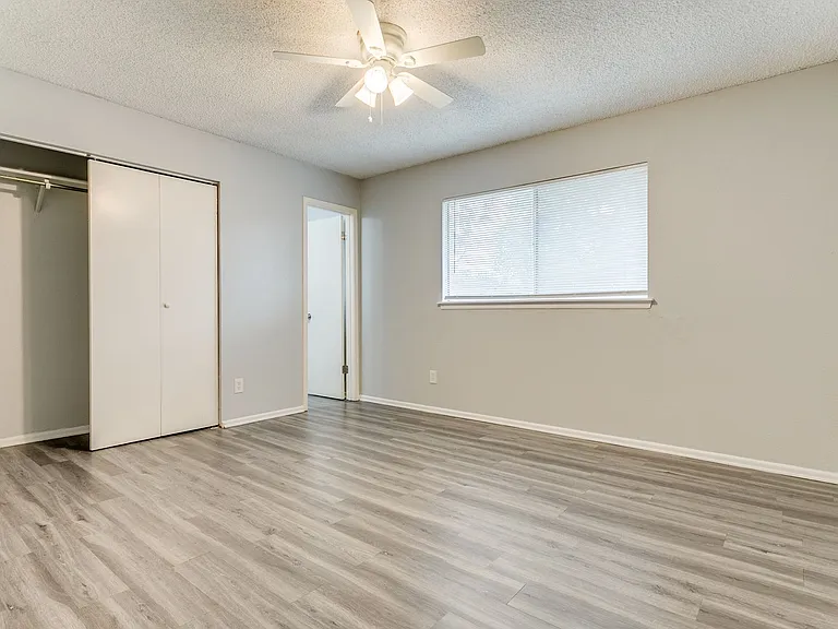 13226 Chesterton Dr — Photo 19