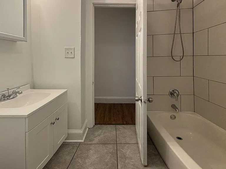 426 N Robinson St — Photo 4