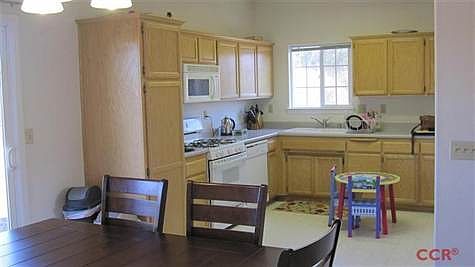 Nice bright kitchen!