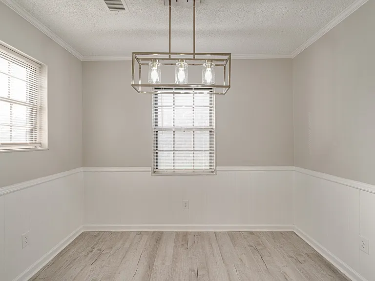 906 Hawthorne Ct — Photo 19