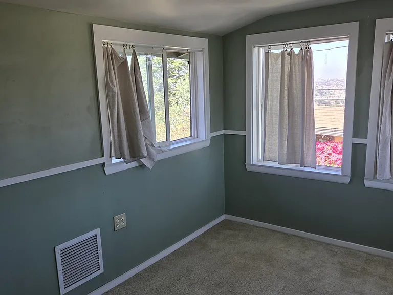 2622 Thomas St — Photo 12